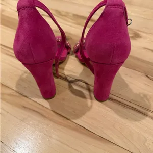 Marc Fisher Angelo sandal heel - size 6! thumbnail 5