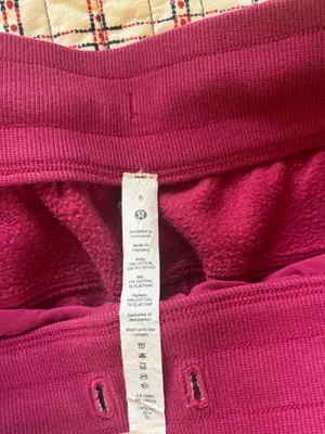 Lululemon Scuba High-Rise Relaxed Jogger in Pomegranate – Size 8 EUC thumbnail 3
