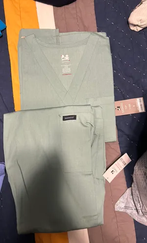 BNWT Scrub Set Green thumbnail 3