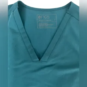 Ladies Figs V-Neck Classic Fit Teal Top Size Small thumbnail 2