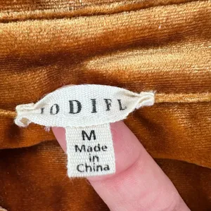 Jodifl Velvet Gathered Shoulder Blouse Women's Medium Golden Brown Button Front thumbnail 4