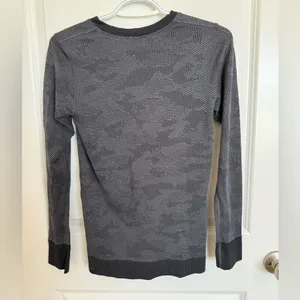 Lululemon Swiftly Breathe Long Sleeve Size 4 thumbnail 5