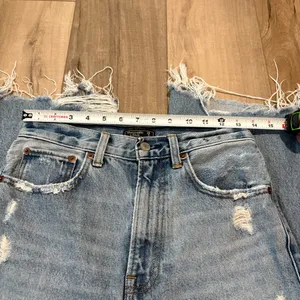 Abercrombie & Fitch Distressed Cropped distressed‎ raw hem mom jeans light 26 thumbnail 6