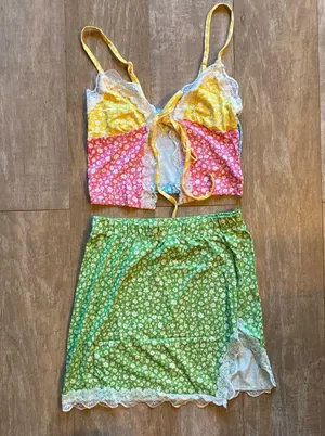 Floral lace open front tie crop top and slit skirt set XS NEW thumbnail 1