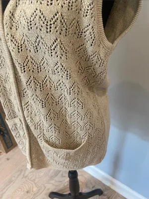 Cream V thumbnail 3