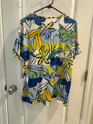Floral top Multiple Size L thumbnail 2