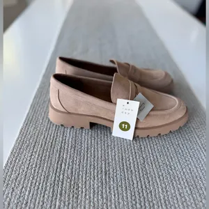 A New Day Tan Taupe Faux Suede Lug Sole Penny Loafer Memory Foam Sz 11 thumbnail 3