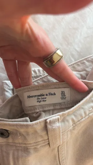 Abercrombie high rise loose cargo jeans thumbnail 6