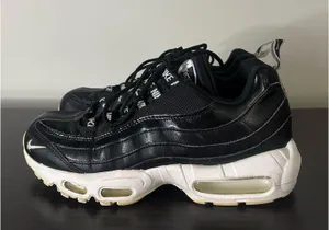 Nike Women’s Sneakers thumbnail 1