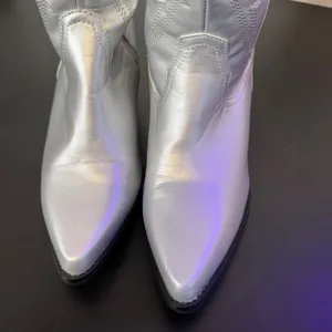 Metallic Silver Knee High Western Boots Womens 8.5 Vegan Leather Western‎ Rodeo thumbnail 10
