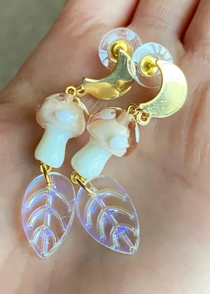 Handmade Kawaii y2k fairy pink mushroom & leaf glass beads moon dangle earrings🍄🌈💕 thumbnail 3