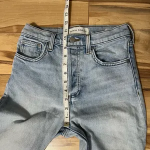 ARITZIA Denim Forum The Yoko High Rise Slim Straight Jeans Women's 25 Light Wash thumbnail 4