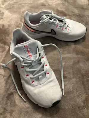 Nike Legend Essential 2 Women’s Sneakers Size 6.5 White/Gray/Pink thumbnail 10