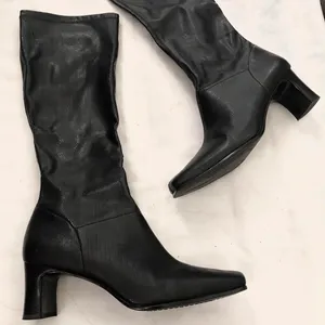 2000s Y2k Vintage Black knee-high fitted faux leather boots square toe kitten 2” heels - Womens 8N thumbnail 1