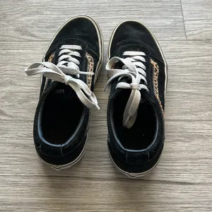 Cheetah Print Stripe Black and White Vans Size 5 thumbnail 4