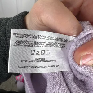 Sz L Wildfox Lavender “Dogs Love Me” Graphic Crewneck Sweatshirt NWT $108 MSRP thumbnail 11