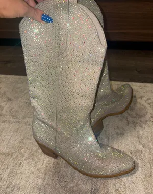 Bedazzled cowboy boots Size 8 thumbnail 1