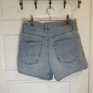 American Eagle Strigid Distressed High Rise Denim Shorts Size 8 thumbnail 3