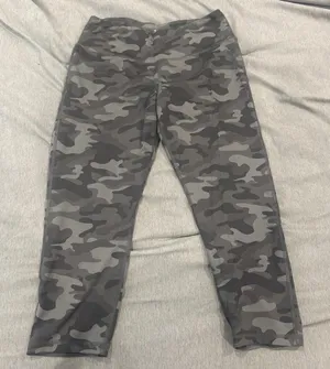 Gray & black camo leggings Size L thumbnail 1