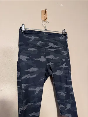 Athleta Ultimate Camo Stash Pocket 7/8 Tight Size Medium thumbnail 3