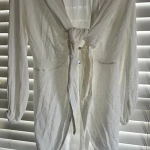 Surf Gypsy White Textured Tie Front Beach Cover Up Size Medium thumbnail 3