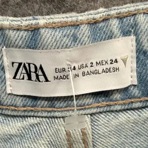 Zara Button Fly Straight Leg Jeans Womens 2 Blue Light Washed Denim Raw‎ Hem thumbnail 11