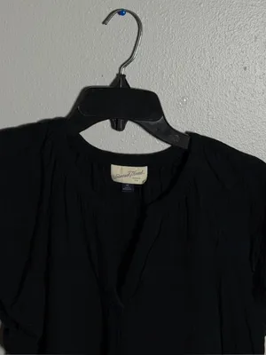 Universal Thread Women‎ Minimalist Black Short Sleeve Split-Neck Blouse size M thumbnail 3