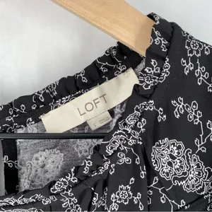 LOFT Paisley Ruched Flutter Sleeve Mixed Media‎ Top Lightweight Chiffon thumbnail 3