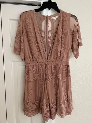 Honey Punch Boutique Dusty Rose Lace Romper thumbnail 1