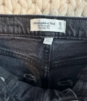 Abercrombie 90’s Straight Ultra High Rise Jeans thumbnail 3