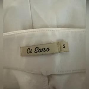 Ci Sono Women’s White Zip Pocket Cuffed Shorts‎ Size Small thumbnail 6