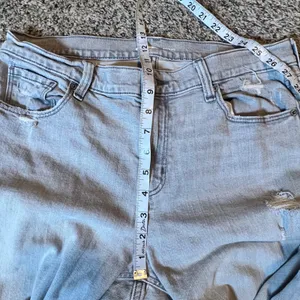 Old Navy Boyfriend Mid-Rise Distressed Gray Straight Leg Jean 12‎ Distressed thumbnail 5