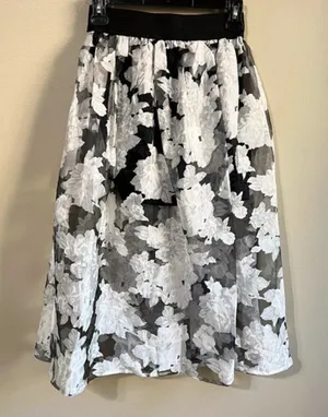 Windsor small‎ black and white skirt thumbnail 1