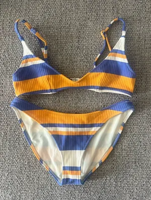 Maia Triangl Bikini Set thumbnail 1