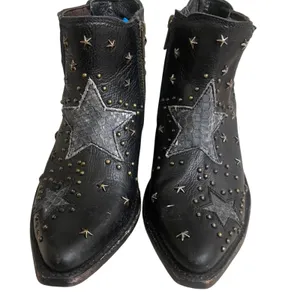 Liberty Black Womens Star is born Sz 7 Studded Leather Boots Black Pointed Toe thumbnail 3