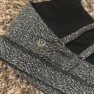 Lululemon Energy Sports Bra Size 8 thumbnail 3