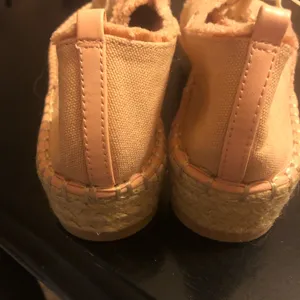 DV Dolce Vita canvas espadrille sneaker. Color: Peach Size 9 thumbnail 6