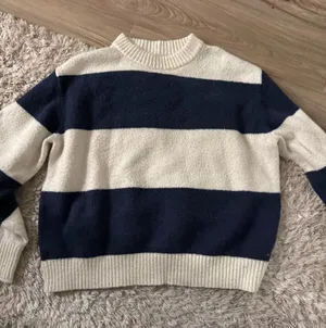 American Eagle Outfitters Women’s Sweater thumbnail 1
