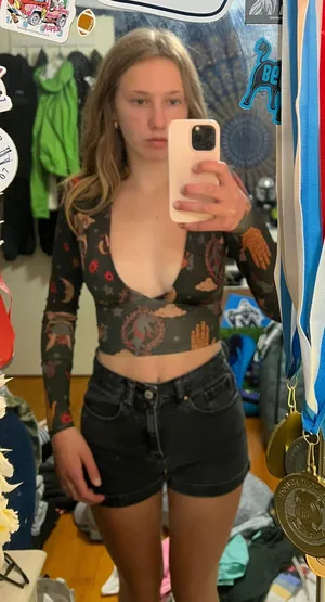 Urban Outfitters thumbnail 1