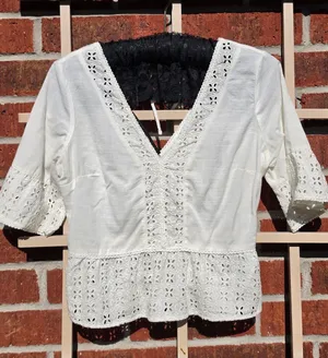 Abercrombie & Fitch white eyelet top Small thumbnail 1
