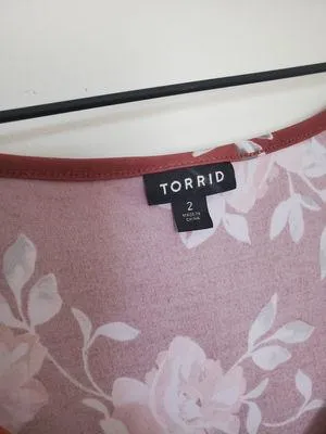 Torrid Women's Plus Size Size 2XL Red Floral Tunic Button Down Front Stretch Dress Blouse thumbnail 3