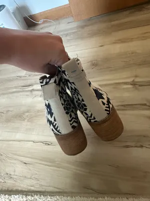 Toms booties thumbnail 3