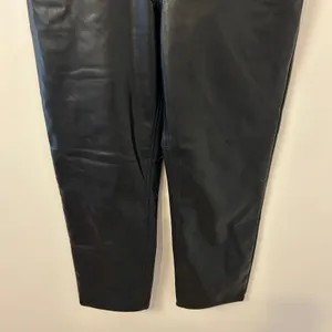 NWT Abercrombie & Fitch The Ankle Straight Ultra High Rise Vegan Leather Size 4 thumbnail 5