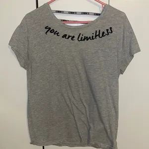 Itworks top Gray Size M thumbnail 1
