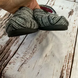 TOMS BLACK‎ WHITE SILVER METALLIC SLIP ONS thumbnail 6