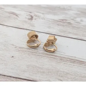 Vintage Avon Clip On Earrings - Pretty Gold Tone Interlocking Design 3/8" thumbnail 4