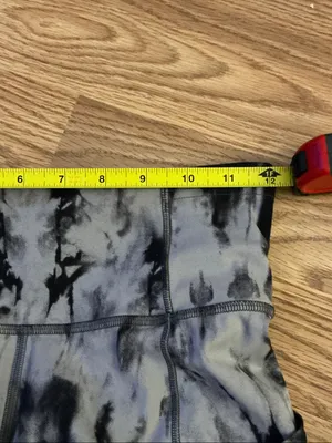 lululemon athletica Black & Gray Tie-Dye Capri Leggings Size 4 thumbnail 4