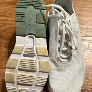 Nike White and Light Gray Sneakers thumbnail 2