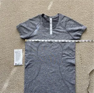 Lululemon Swiftly Tech Short Sleeve 2.0 Crew Shirt Size 6 Slate White Like New thumbnail 3