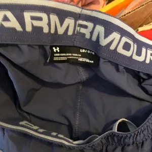 Under Armour Men Woven Graphic Athletic Shorts Drawstring Interior Sz L Navy Blue Sporty Gorpcore Preppy Minimal wear as pictured thumbnail 4